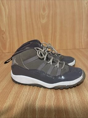 Retro Jordan Cool Grey Sneakers in 10C